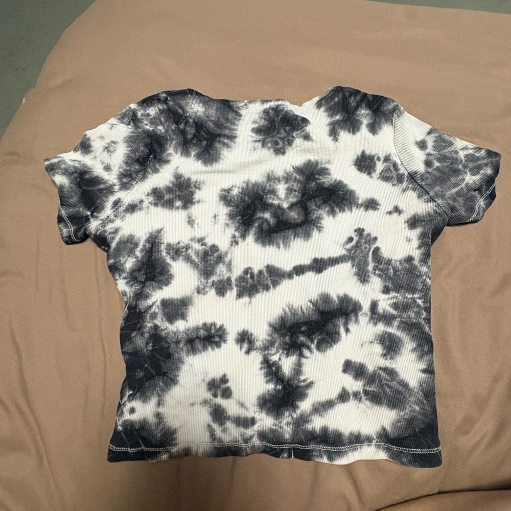 Cropped Tee - Picture 2 of 3